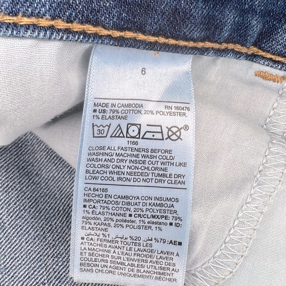 Old Navy Medium Wash Midi Shorts - Picture 5 of 5